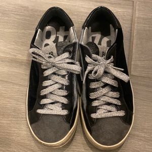 P448 size 37 shoes